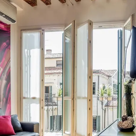 Rialto Whit Lift Apartment Venice